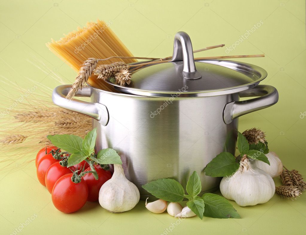 Cooking pot with spaghetti — Stock Photo © studioM 8707431