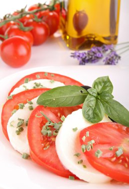 Caprese salatası