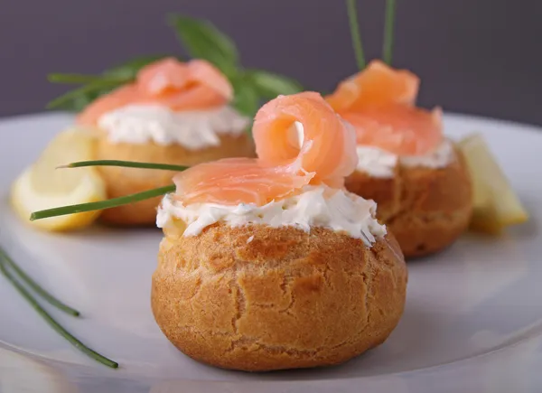 Choux with cream and salmon — Stock fotografie
