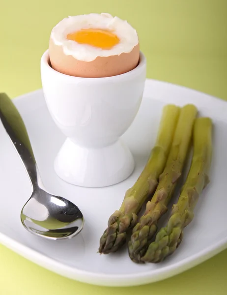 Huevo y espárragos — Foto de Stock