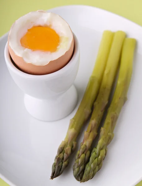Huevo y espárragos —  Fotos de Stock