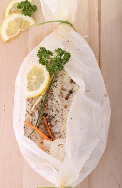 Meal, fish en papillote clipart