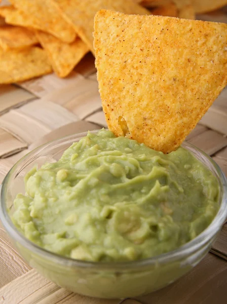 Guacamole and chips — Stock Photo, Image