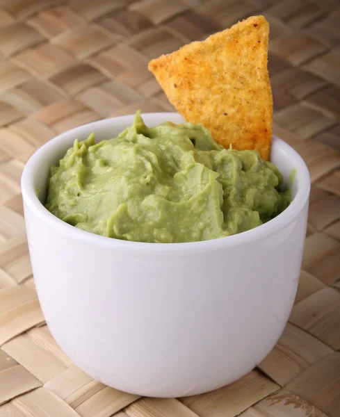 Bowl of guacamole — Stock Photo, Image