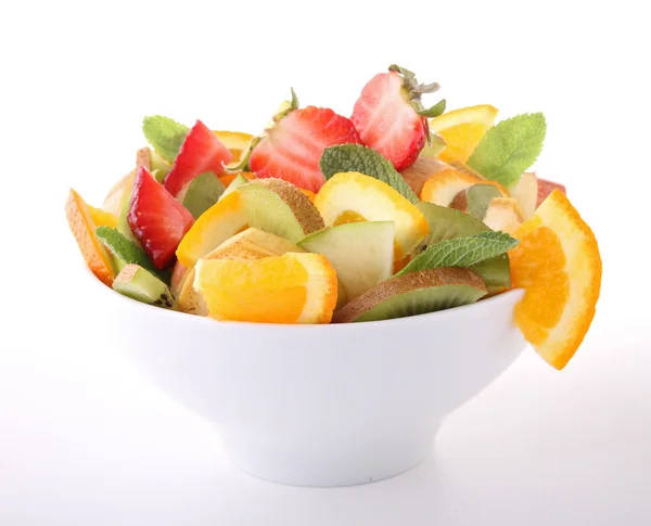 Миска фруктового салату на білому — стокове фото