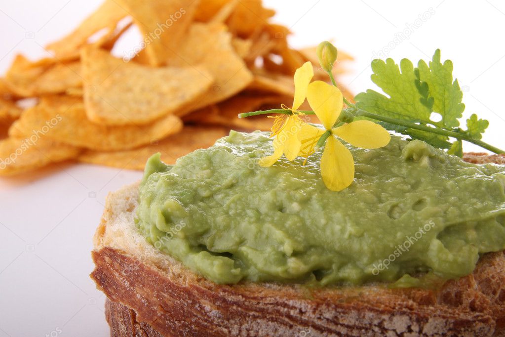 guacamole and tortilla