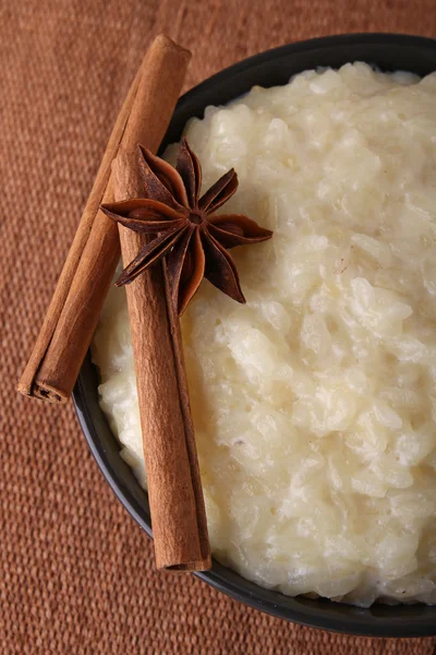 Puddding ryż z cynamonem — Zdjęcie stockowe
