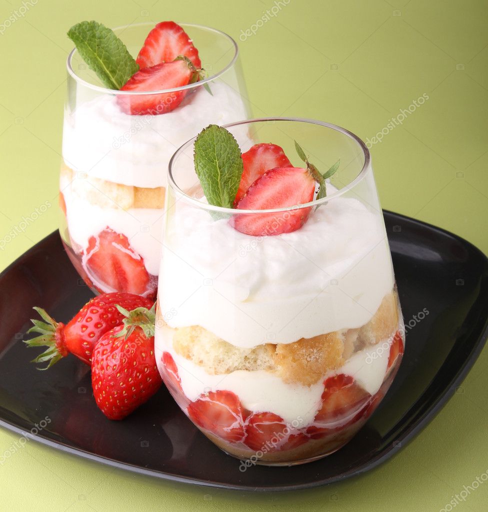 Çilekli Tiramisu Çilekli Tiramisu
