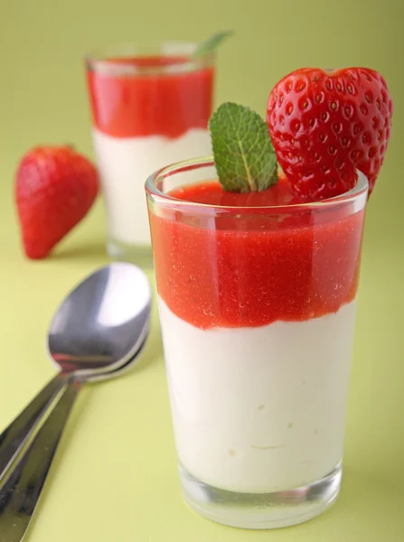 Strawberry panna cotta — Stock Photo, Image