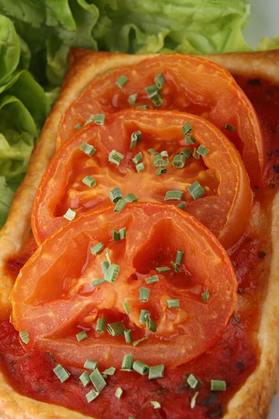 피자와 샐러드 — 스톡 사진