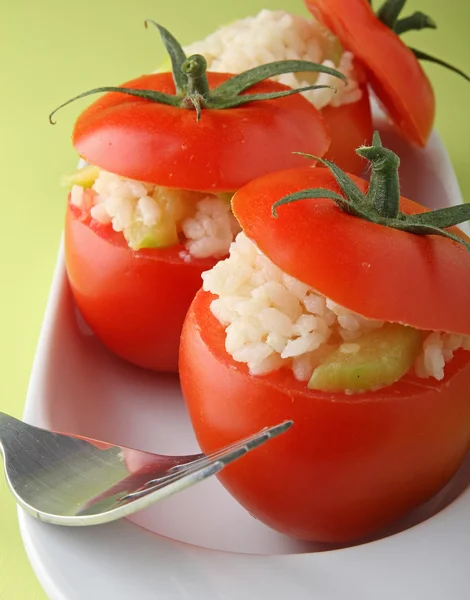 Risotto ile dolması domates — Stok fotoğraf