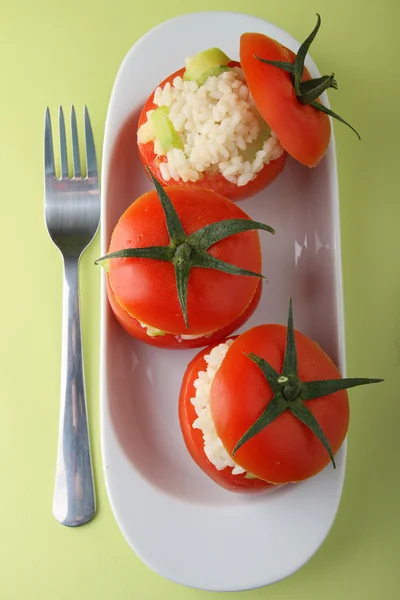 Фаршированный помидор — стоковое фото