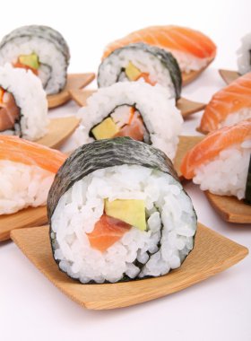 Muhtelif maki sushi