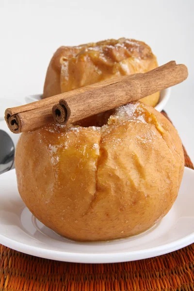 Manzana al horno y canela — Foto de Stock