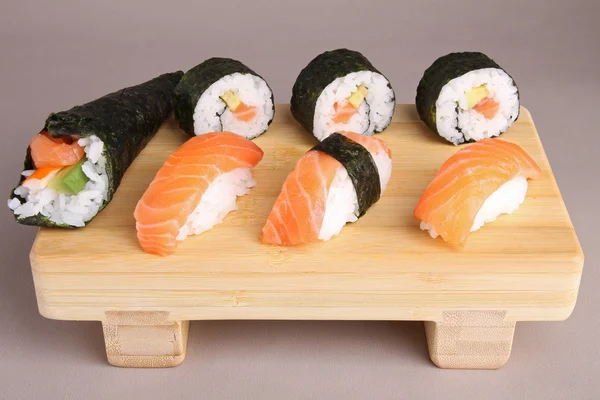 Frisch sortiertes Sushi — Stockfoto