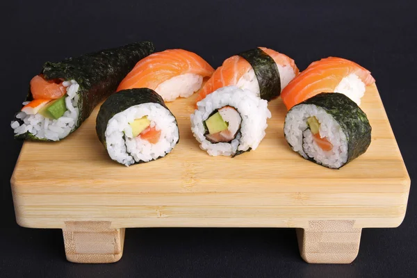 Fresco surtido de sushi —  Fotos de Stock