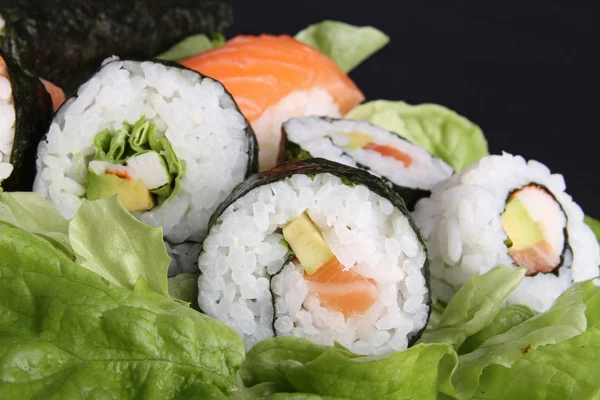 Sallad och sushi — Stockfoto
