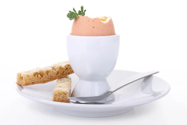 Geïsoleerde ei zacht gekookt en toast — Stockfoto