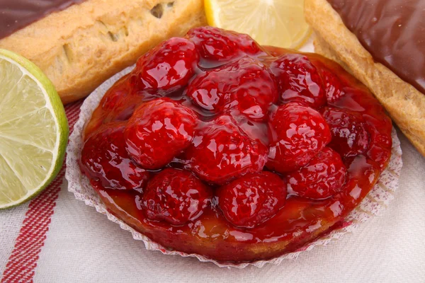 Delicious raspberry pastry — Stock Photo, Image