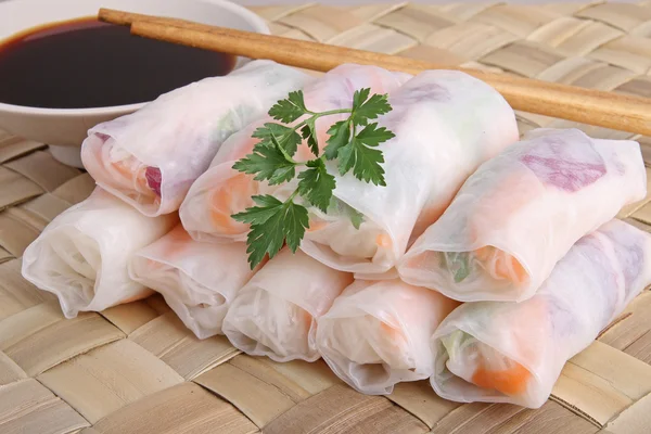 Spring roll i sos sojowy — Zdjęcie stockowe