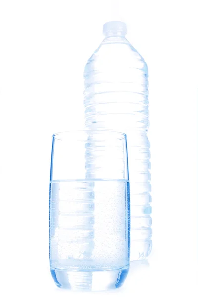 Vatten, flaska och glas — Stockfoto
