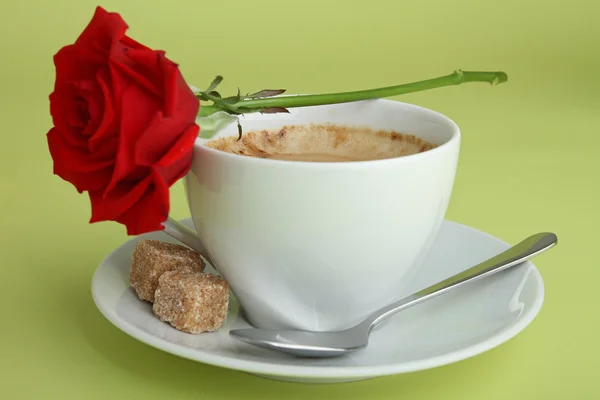 Café y rosa roja — Foto de Stock
