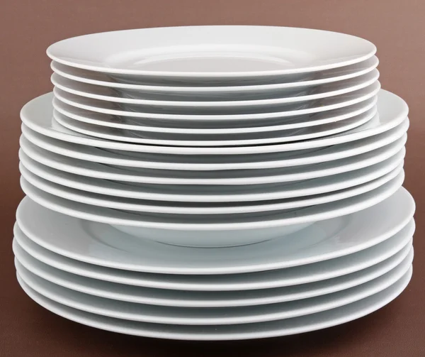 Стек тарелок — стоковое фото