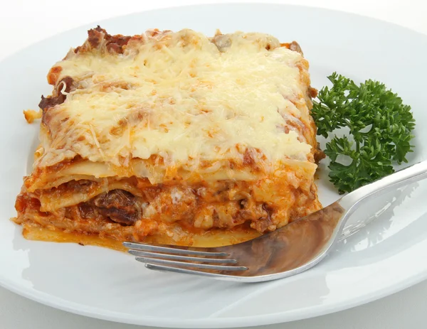 Teller mit Lasagne — Stockfoto