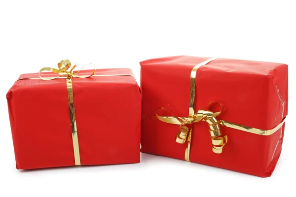 İzole edilmiş kırmızı hediye kutusu — Stok fotoğraf