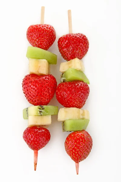 Brochettes isolées fruits — Photo
