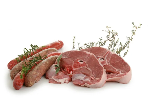Syrové maso hovězí maso a klobásy — Stock fotografie