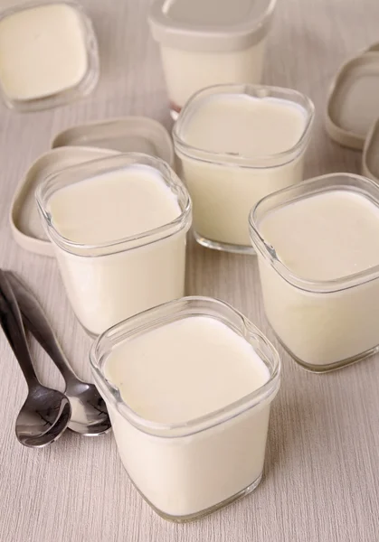 Для гурманів домашній йогурт — стокове фото