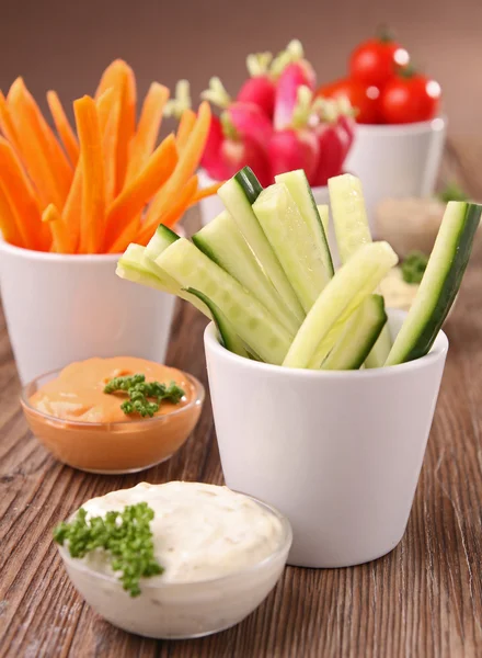 Grönsaker och dip — Stockfoto