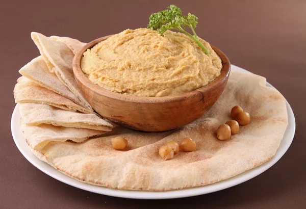 Hummus és a pita kenyér lemez — Stock Fotó