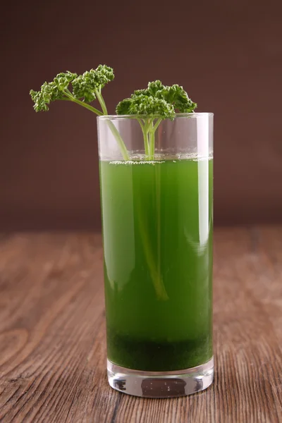 Свежий зеленый коктейль — стоковое фото