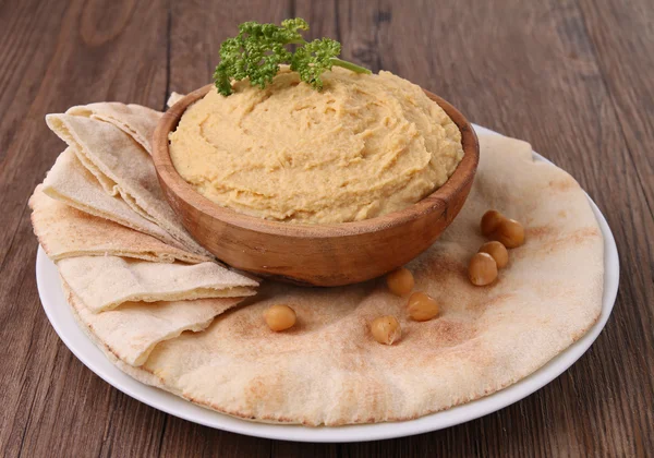 Hummus und Brot — Stockfoto