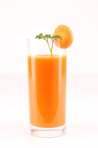 Zumo de zanahoria aislado sobre blanco — Foto de Stock