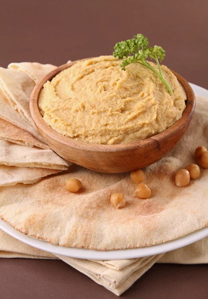 Hummus and pita bread — Stock Photo, Image