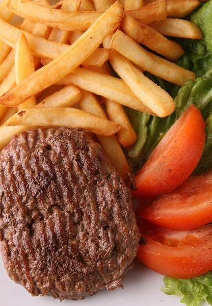 Steak, Pommes und Salat — Stockfoto