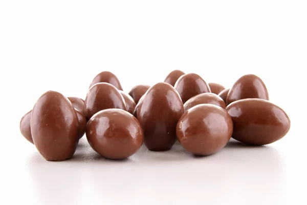 Ovo de chocolate isolado — Fotografia de Stock