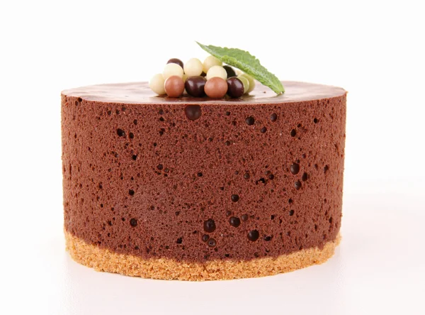 Изолированный шоколадный торт — стоковое фото