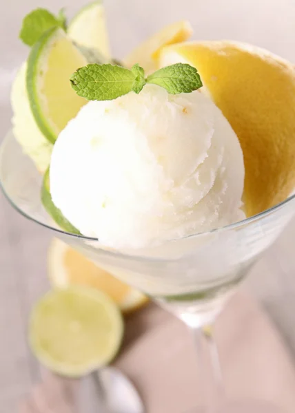 柠檬冰淇淋 — 图库照片