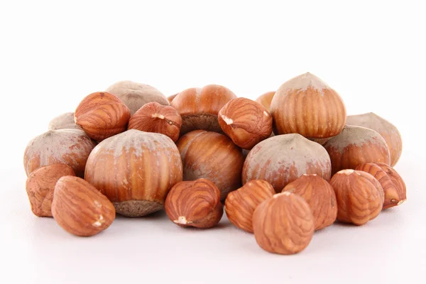 Geïsoleerde noten — Stockfoto