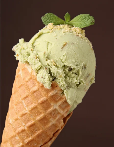Zmrzlina v kornoutu — Stock fotografie