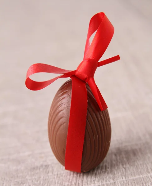 Velikonoční čokoládové vajíčko — Stock fotografie