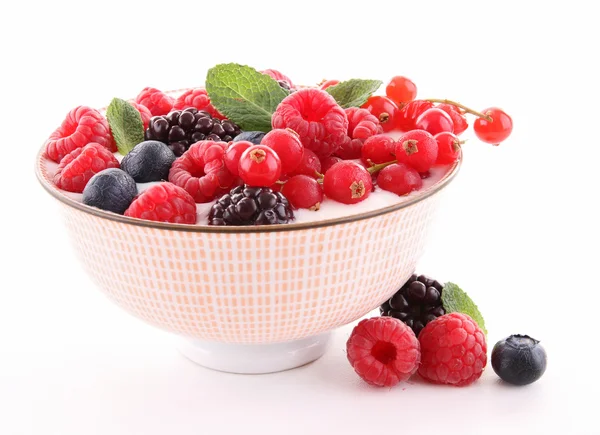 Bowl of berries and yogurt — Stock Photo, Image