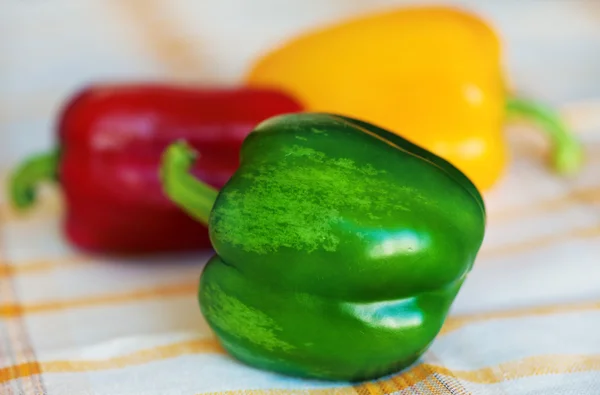 Green, yellow and red bulgarian pepper — Stock Photo, Image