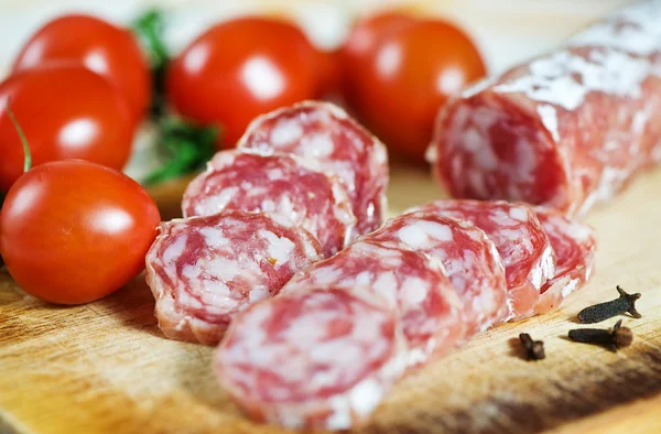 Wurst und Tomaten — Stockfoto