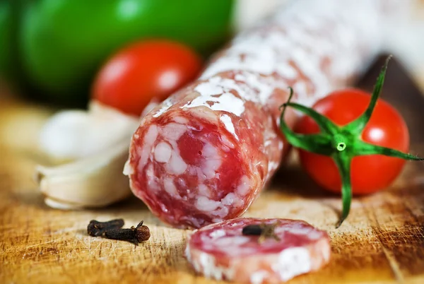 stock image Sausage, tomatoes, garlic and cloves