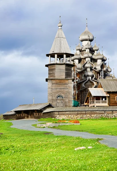 Igrejas de madeira na ilha Kizhi — Fotografia de Stock